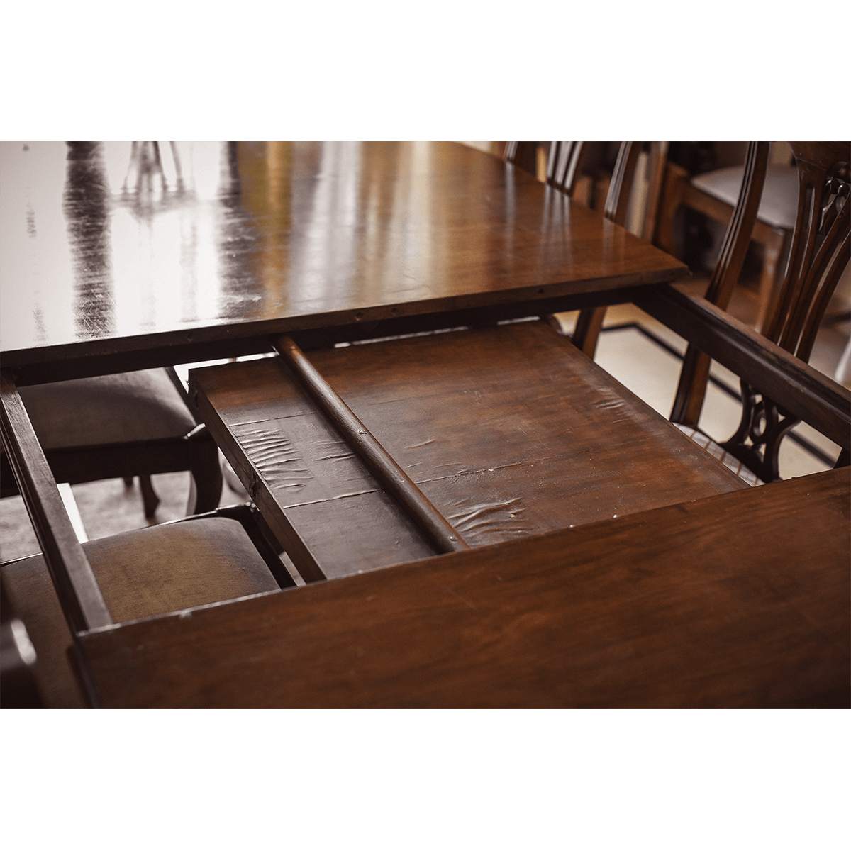 Extendable Dining Table with 10 Chairs Sounique.PK