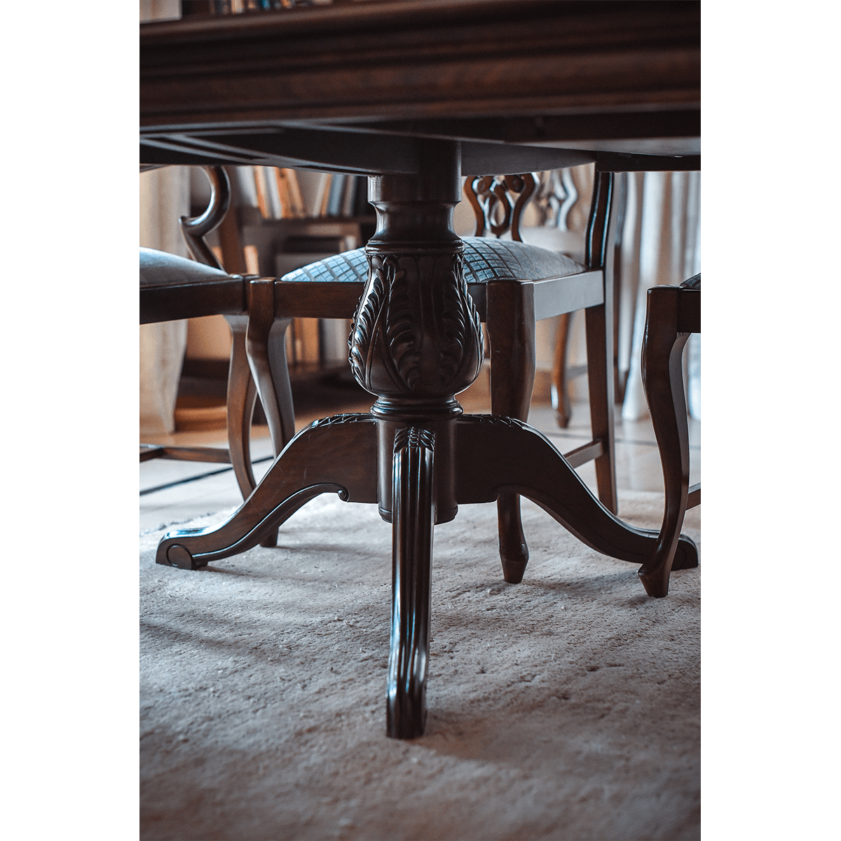 Extendable Dining Table with 10 Chairs Sounique.PK