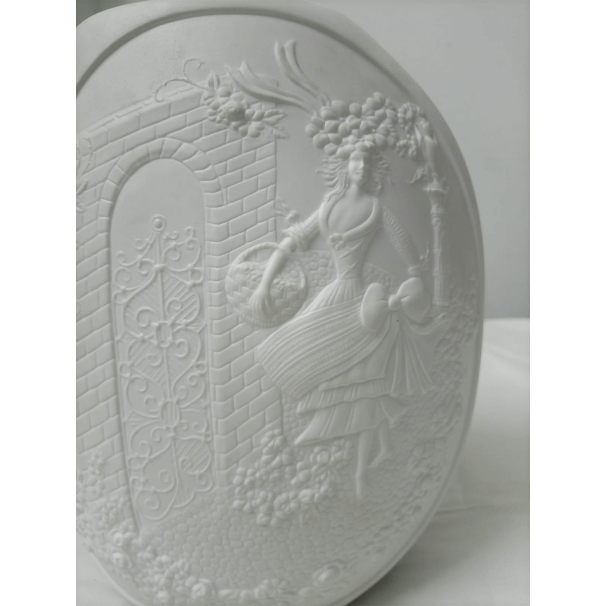 Kaiser Porcelain Vase SoUnique.PK