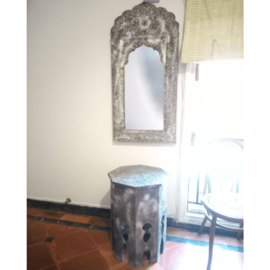 Traditional Table with Matching Mirror- SoUnique.PK