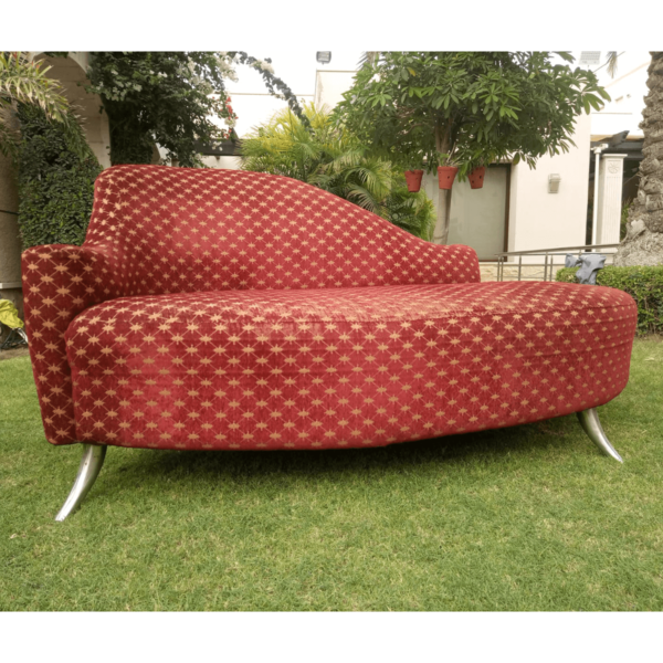Curved Settee - SoUnique.PK