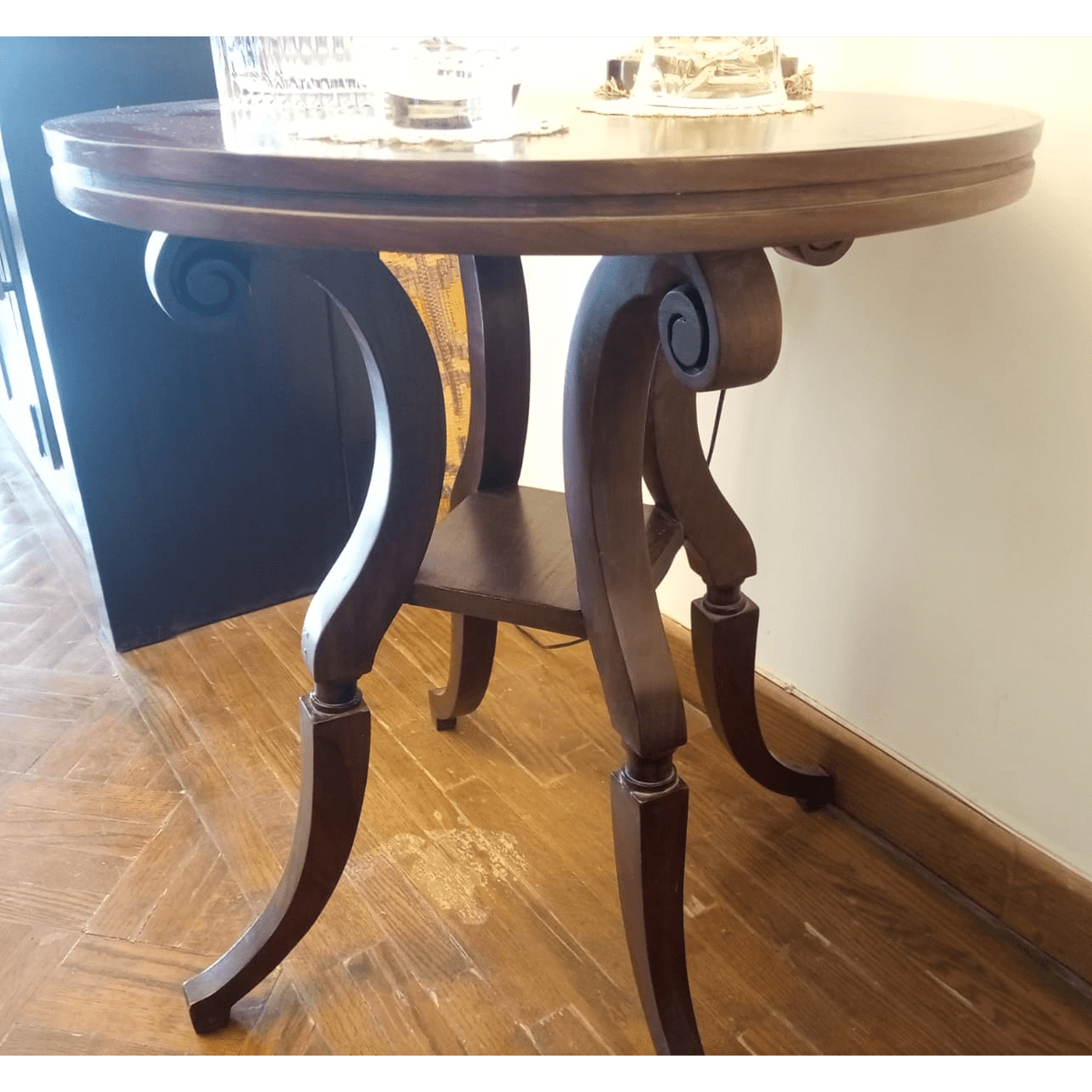 Corner Round Table SoUnique.PK