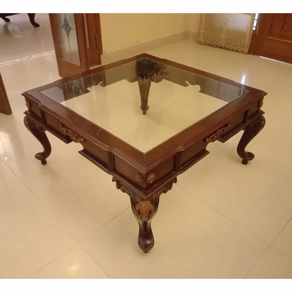 Carving deals center table