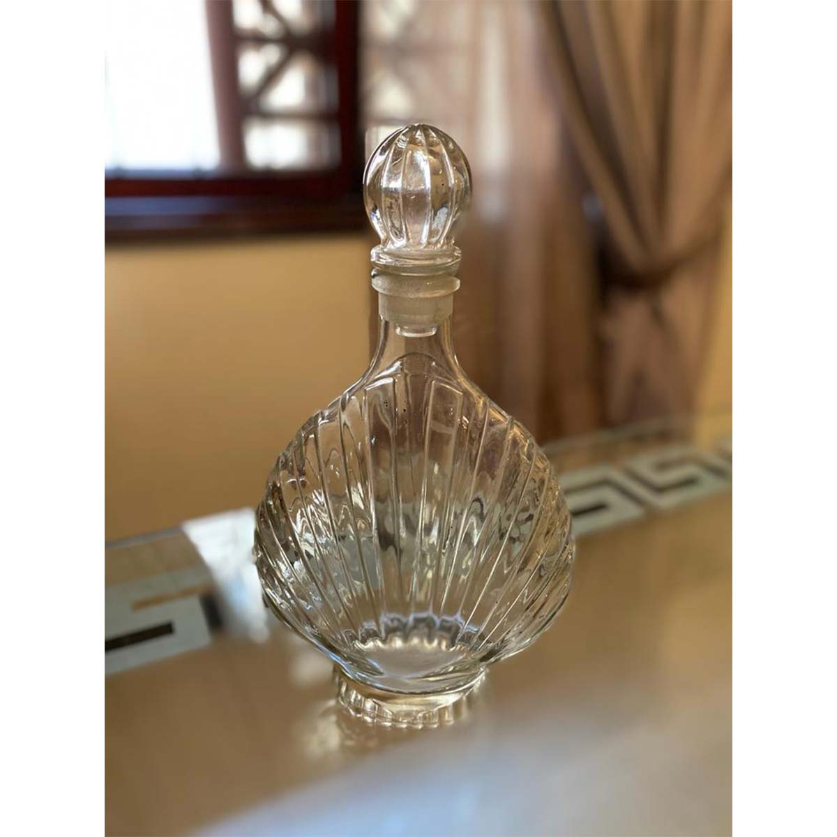 WhatsApp Image 2022-10-07 at 3.33.39 PM (4)-37bd8291 Decanter in Shell Design-SoUnique.PK