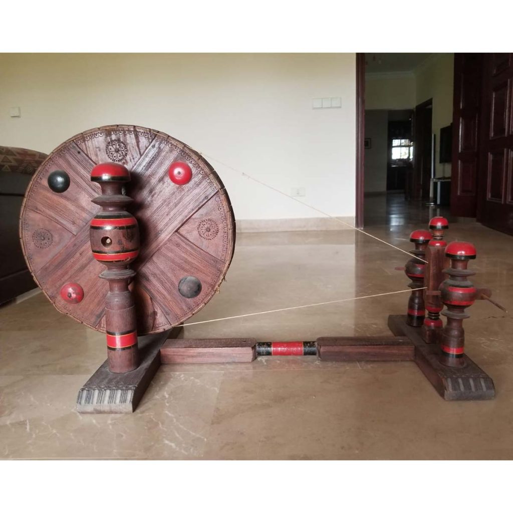 Hand Spinning Wheel SoUnique.PK