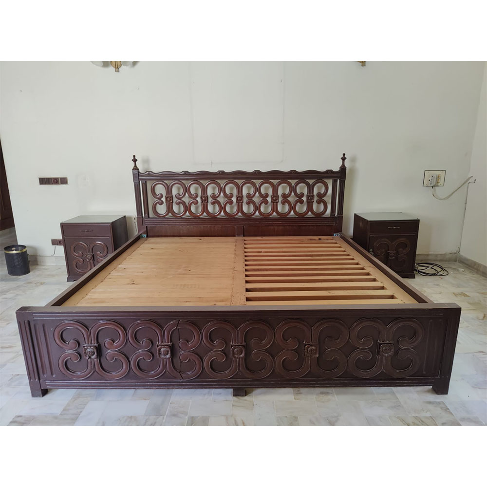 Sheesham King Bed + 2 Side Tables - SoUnique.PK