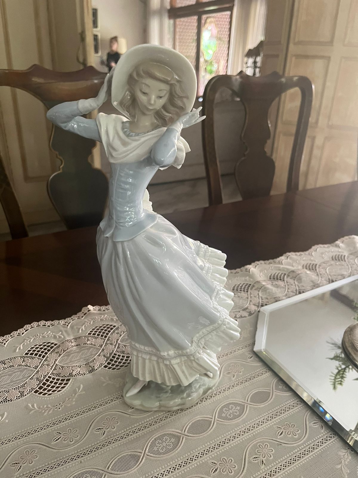 6857C6DE-9855-44B7-9385-20F07F75F288-566bec8c Ladro Figurine-SoUnique.PK