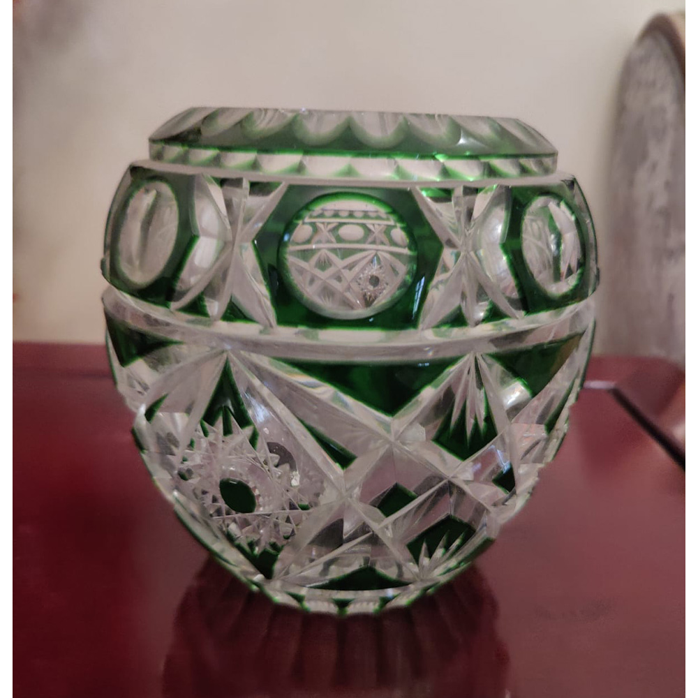 Decorative vase in Bohemia Cut crystal with emerald green overlay.