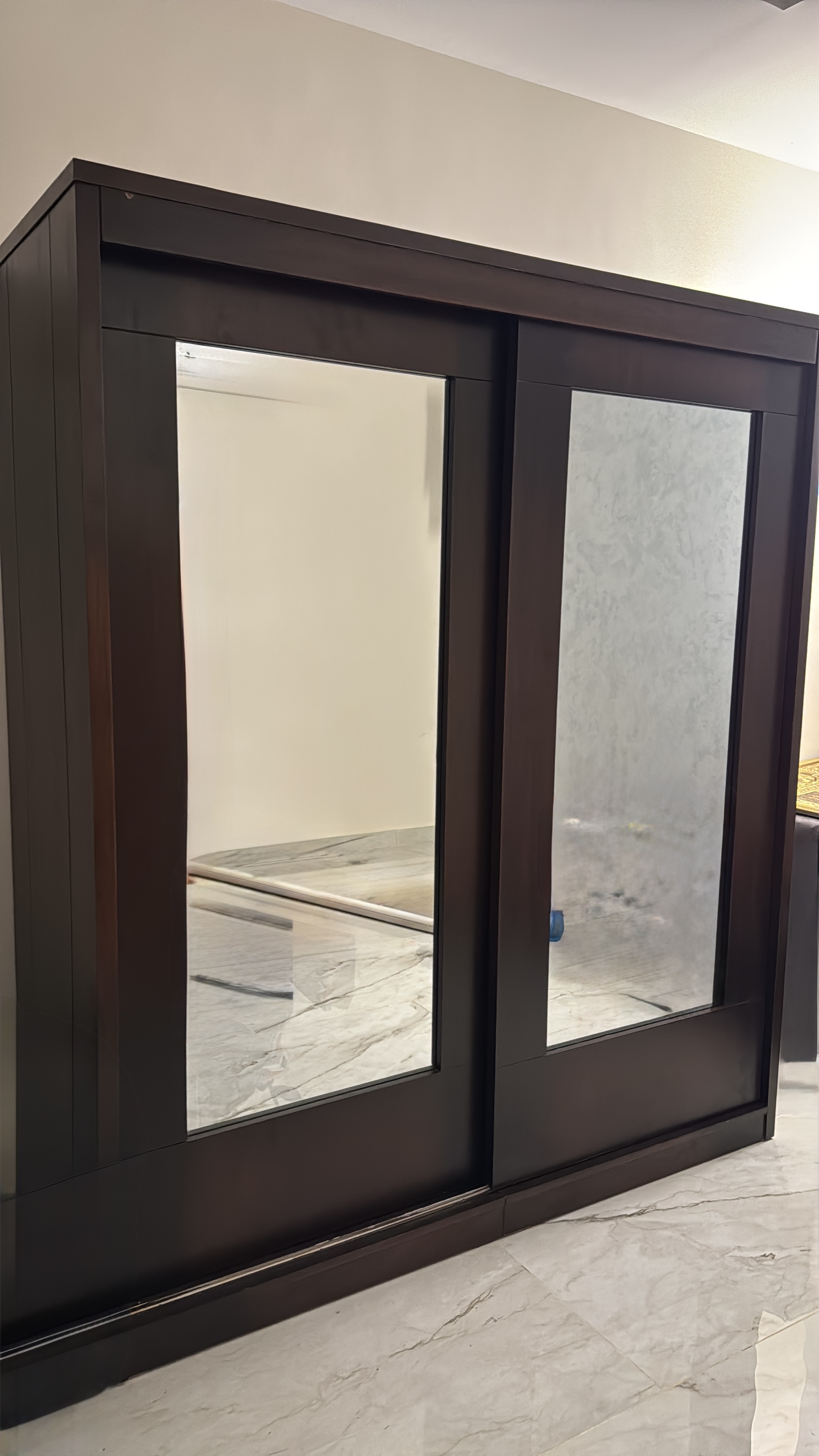 Mirrored Sliding Door Wardrobe-SoUnique.PK