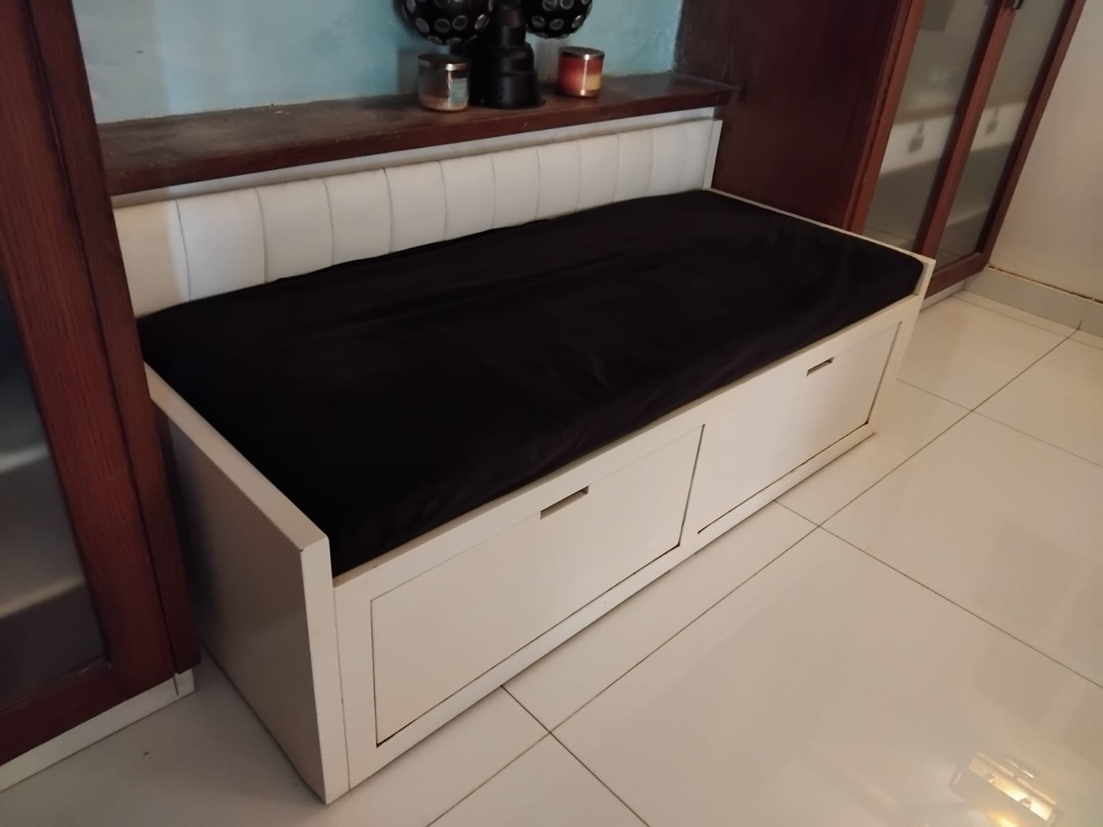 c2082462-a27a-4e15-b043-4f2724ae6f51-e3f6ccf1 2 Seater Settee With Drawers-SoUnique.PK