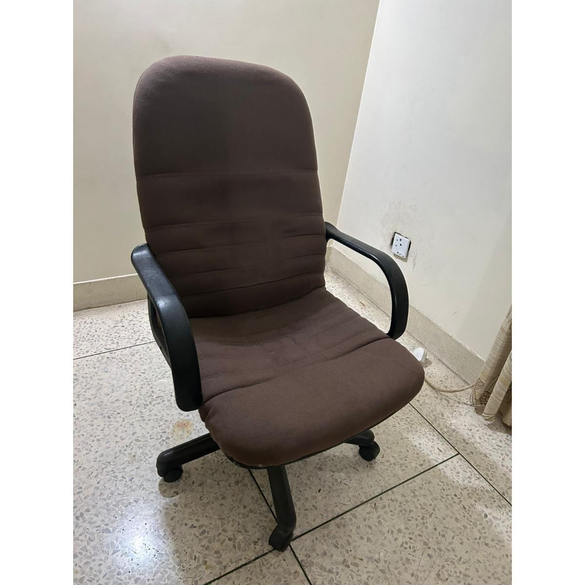 Office Chair on Wheels - SoUnique.PK