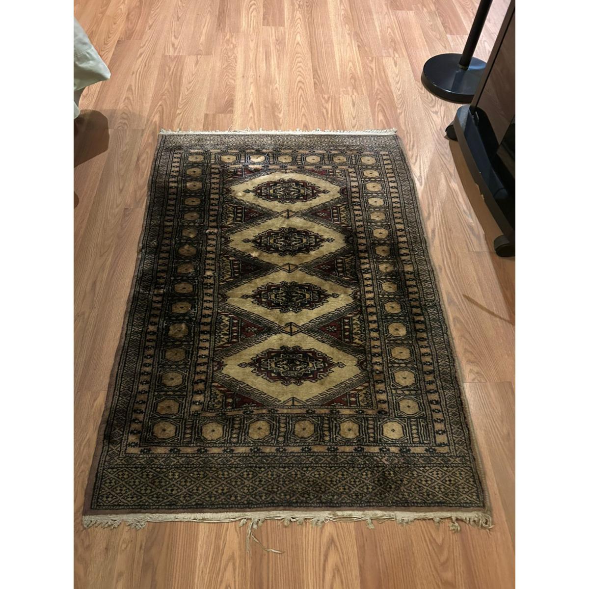 Handwoven Pakistani Rug - SoUnique.PK