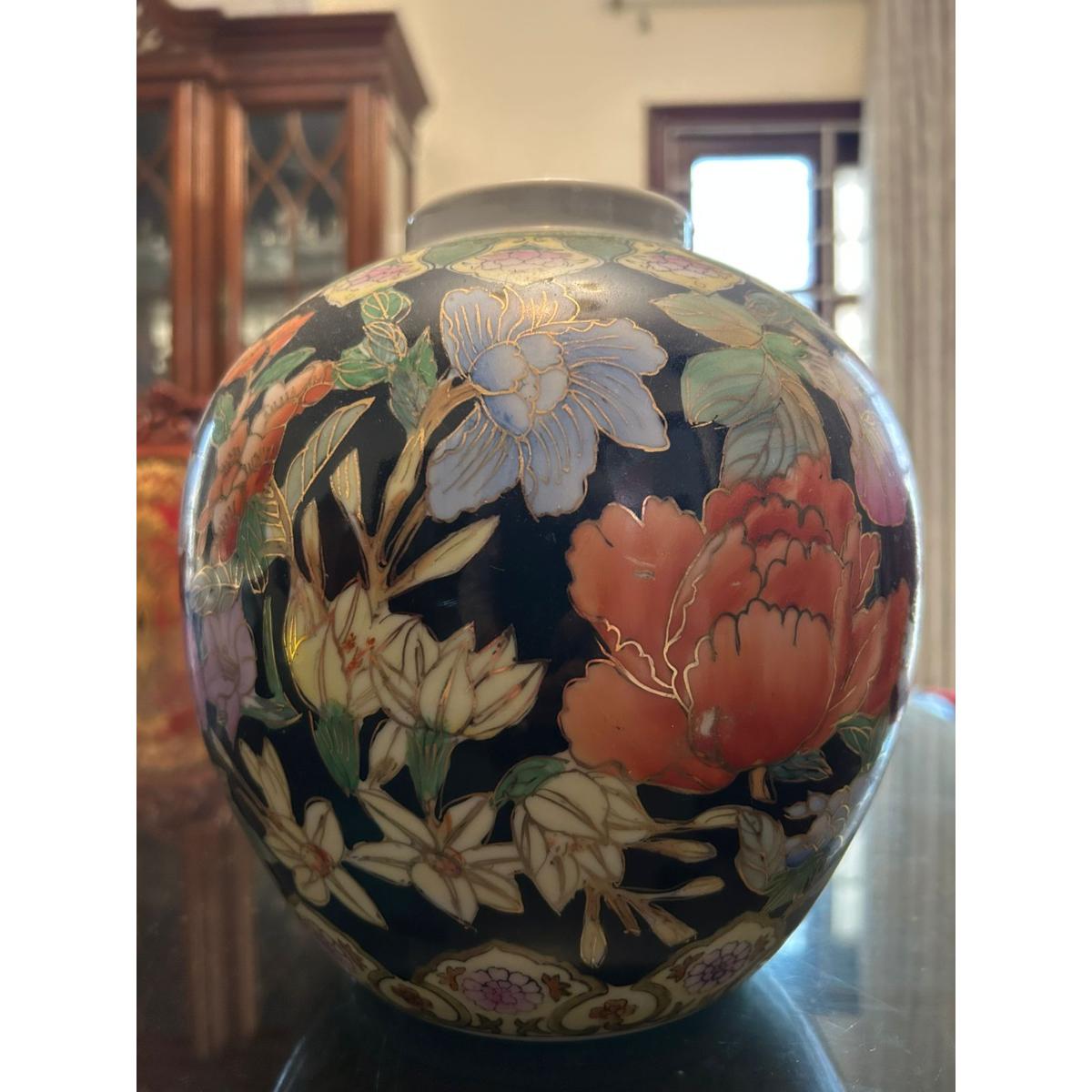 Chinese Floral Porcelain Vase - SoUnique.PK